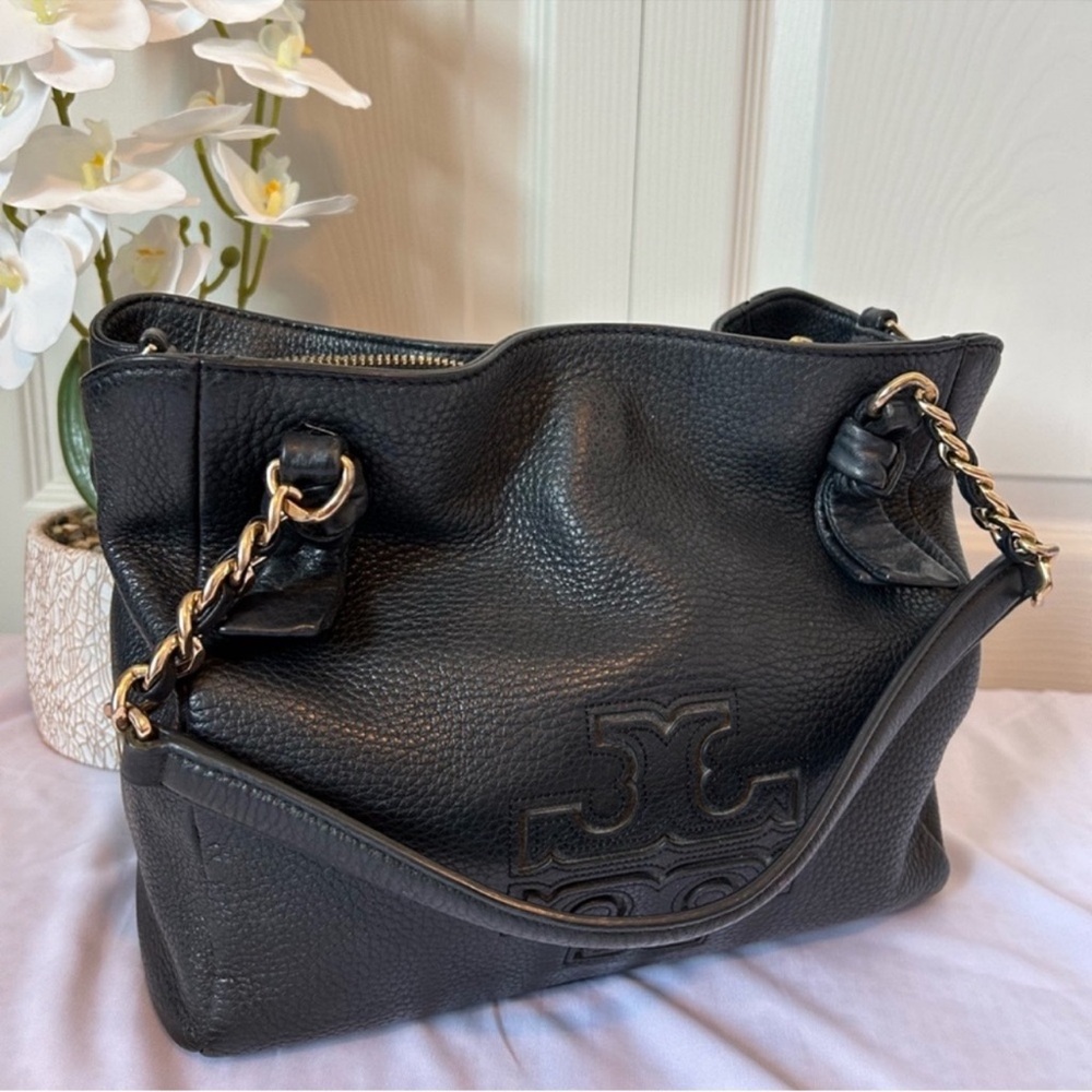 Tory Burch Black Leather Shoulder Bag with Gold Accents - Picture 3 of 16